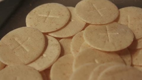 ¡Ojo! Apagones Ponen en Jaque la Producción de Hostias en Cuba