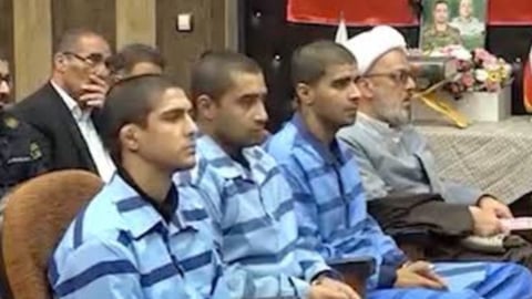 Irán ejecuta a joven campeón de lucha y a dos más tras juicio con denuncias de tortura
