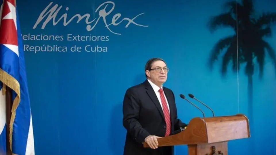Cuba denuncia expulsión de su embajada en Ecuador y señala a EE.UU.