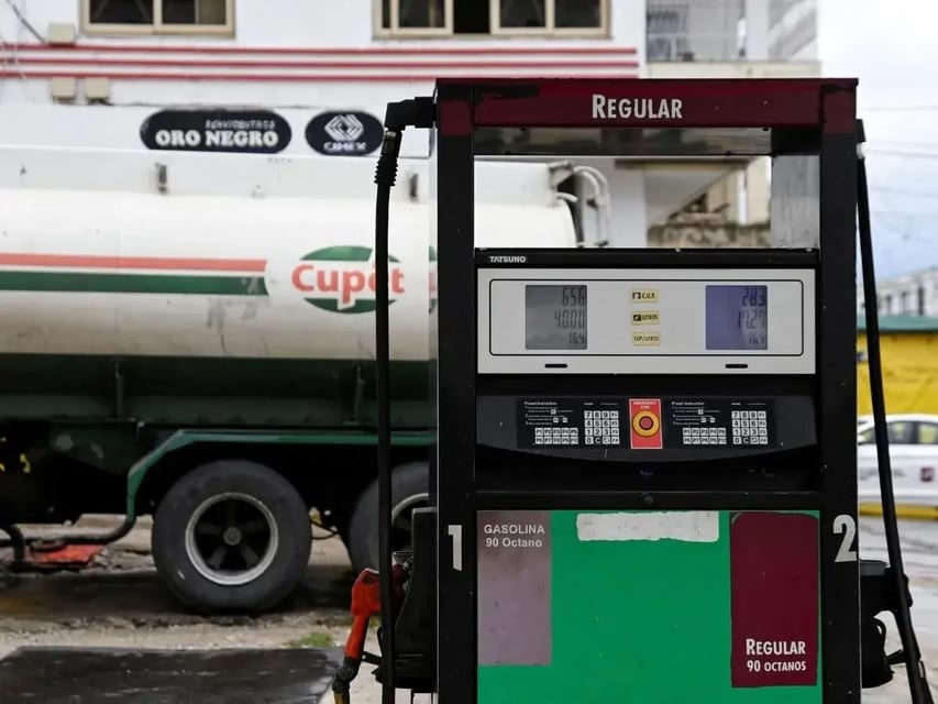 Empresa China Vende Gasolina en Dólares a Negocios Cubanos en Plena Crisis