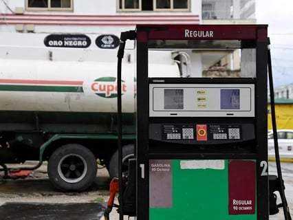 Empresa China Vende Gasolina en Dólares a Negocios Cubanos en Plena Crisis