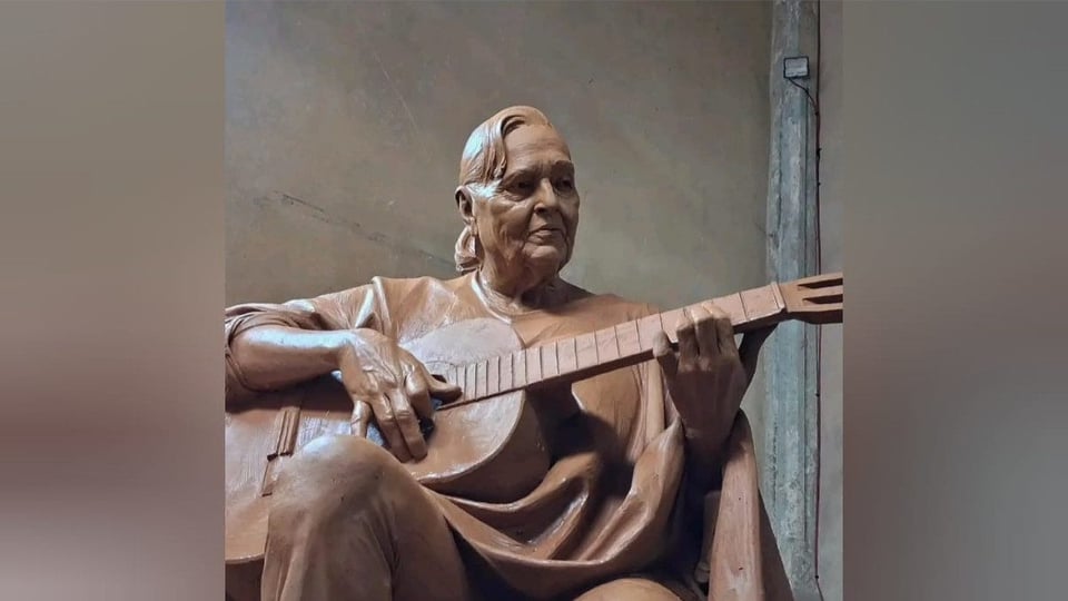 Escultura Homenaje a Teresita Fernández Avanza en La Habana