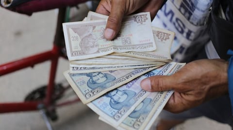 ¿Dónde está el billete? La caja en Holguín está pelá y hasta la prensa oficial lo comenta