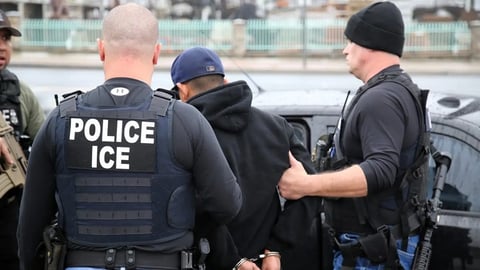 Arrestos ICE: Menos del 14% de Detenidos Bajo Trump Con Violencia