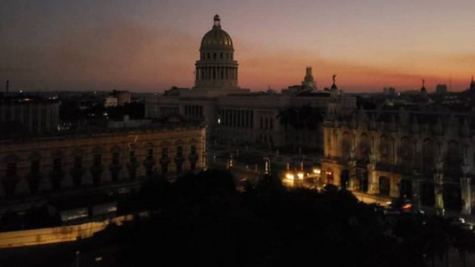 ¿Se apaga Cuba pa' siempre? Otra termoeléctrica se rinde y el déficit es de película