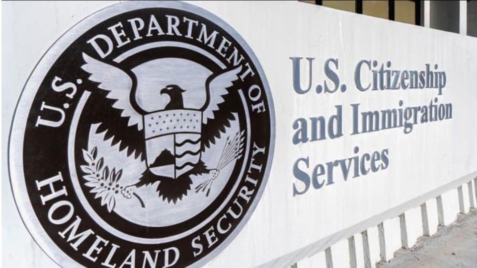 ¿Adiós a las multas? Migrantes afectados por separación familiar no pagan por asilo y trabajo