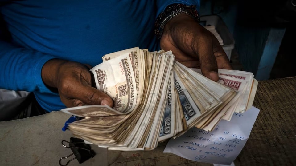 Cuba's Digital Banking Push Creates Daily Headaches for Citizens