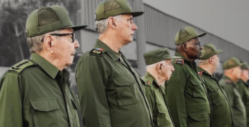 Cineasta Cubano-Salvadoreño Denuncia Marchas Oficialistas y Tilda de "Estúpida" Consigna del Régimen