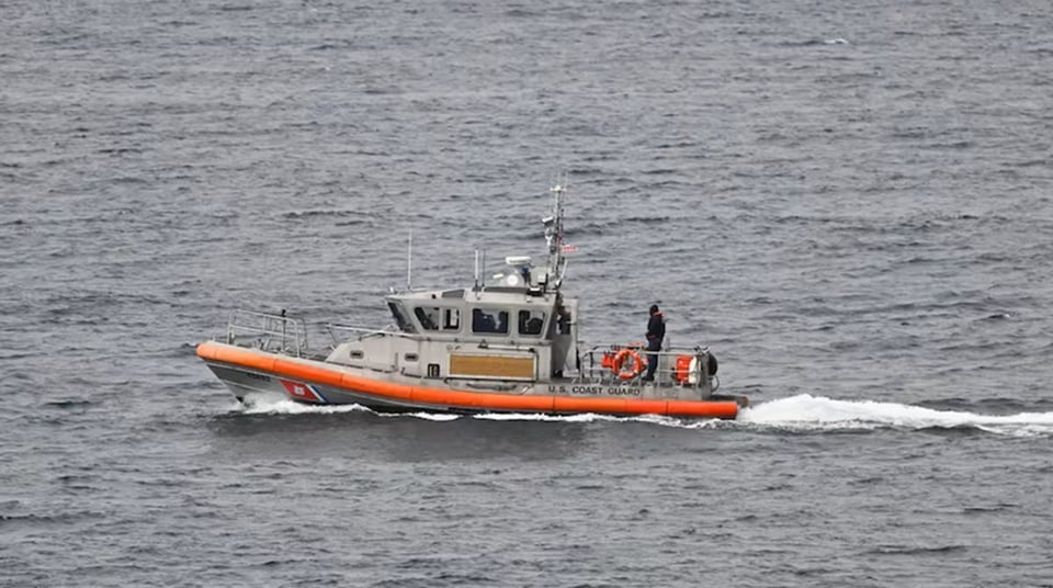 Guardia Costera de EE.UU. Repatria a 27 Cubanos Rescatados de Embarcación a la Deriva