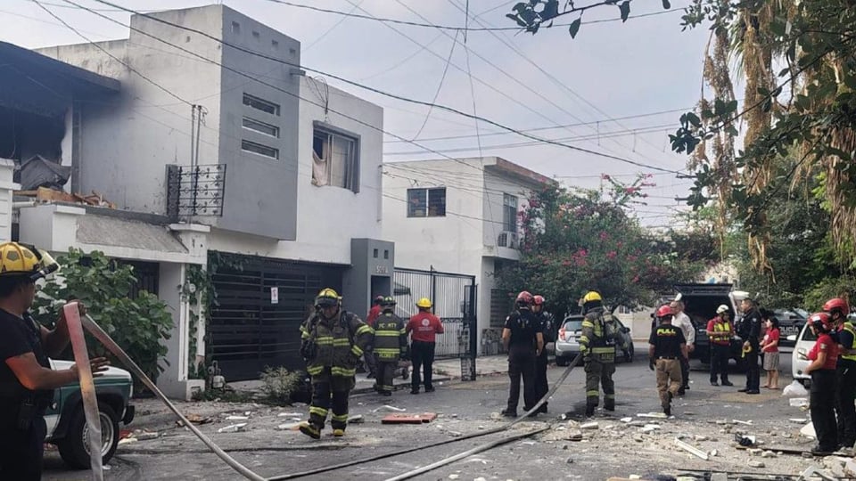¡Fuego en Monterrey! Cubano se quema casi entero tras exploción de casa