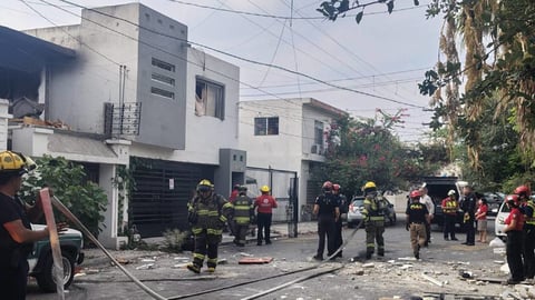¡Fuego en Monterrey! Cubano se quema casi entero tras exploción de casa