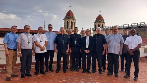 Obispos cubanos viajan al Vaticano en medio de la crisis de la isla