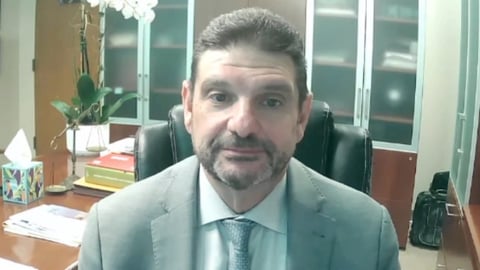 Fraude Migratorio en EE.UU.: Estafadores Usan IA para Suplantar Abogados