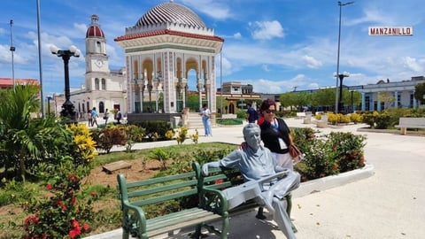 ¡Ladrones se roban 48 losas de un parque en Manzanillo y los meten presos rapidito!
