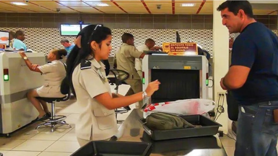 ¿Se Complicó la Maleta? Aduana Cubana Aclara Dudas de Viajeros
