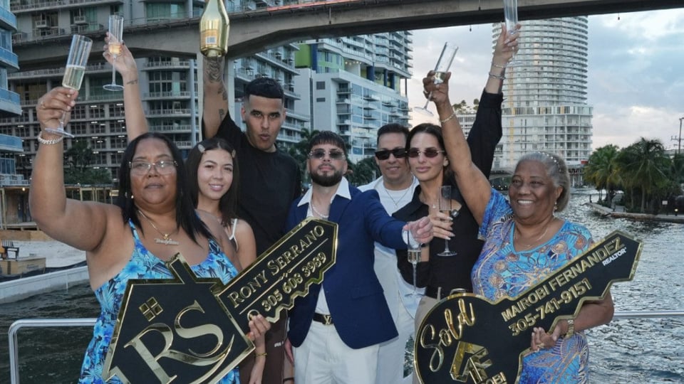 ¡Dany Ome se compra otra mansión en Miami! De fiesta en yate con la familia