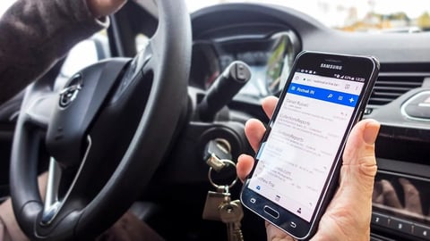 Florida Endurece Reglas Contra el Celular al Volante: Más Multas y Puntos