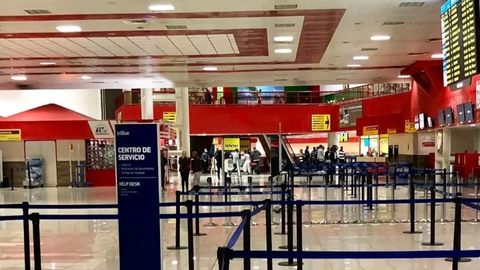 Pasajero reporta robo de pertenencias en equipaje tras vuelo desde La Habana