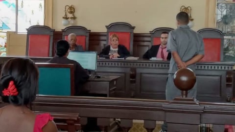 ¡Doce años 'por cuenta' de unos tornillos! Roba del parque solar y le sale caro el chiste
