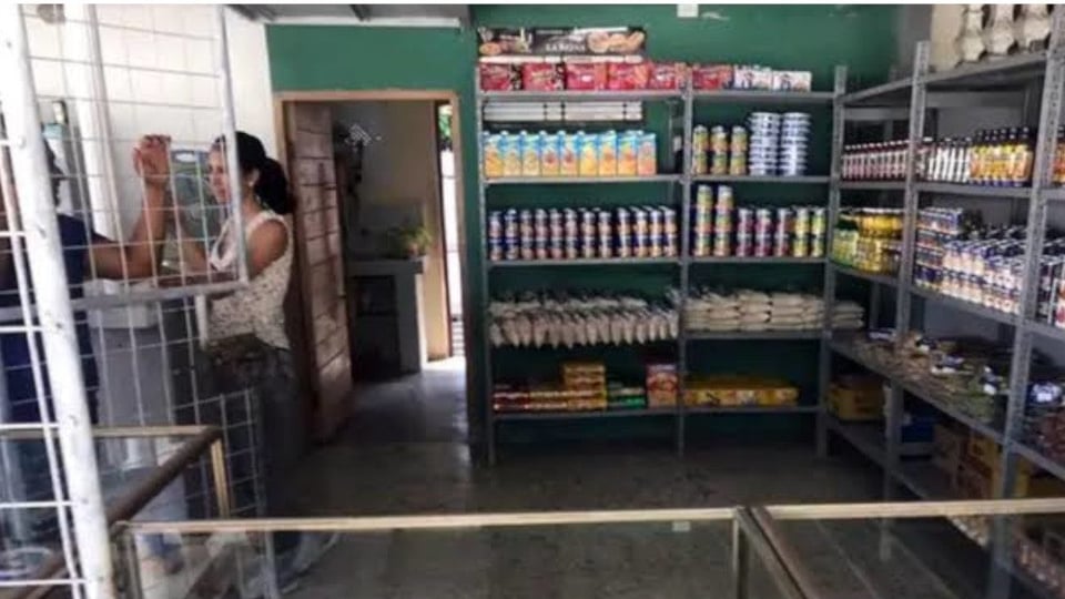 Cuban Small Businesses Struggle to Find Workers Amidst Low Wages