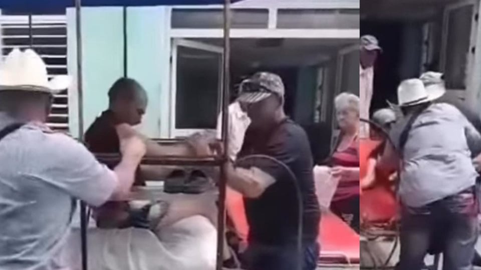 Carretón lleva a enfermo al hospital en Sancti Spíritus