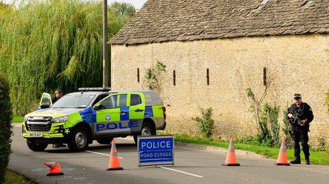 Arrestan a Cinco Hombres Sospechosos de Planear Ataque Terrorista en Base Británica