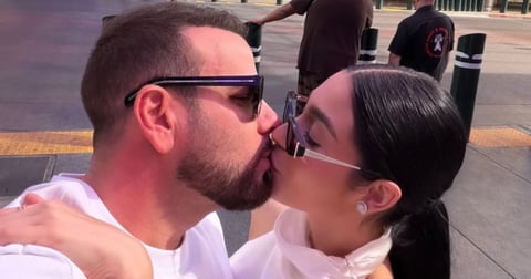 Daniela Reyes y Rafa Rodríguez, beso público en Las Vegas