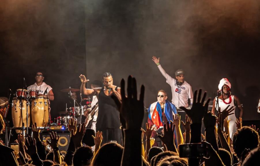 ¿Yotuel se fajó o qué? Orishas armó fiestón y protesta en Madrid por la libertad de Cuba