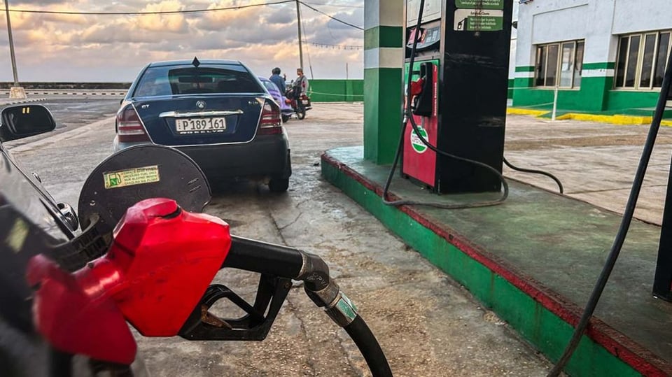 ¿¡Oíste!? ¡Trump abre la llave de la gasolina… pero solo si no eres del Estado!