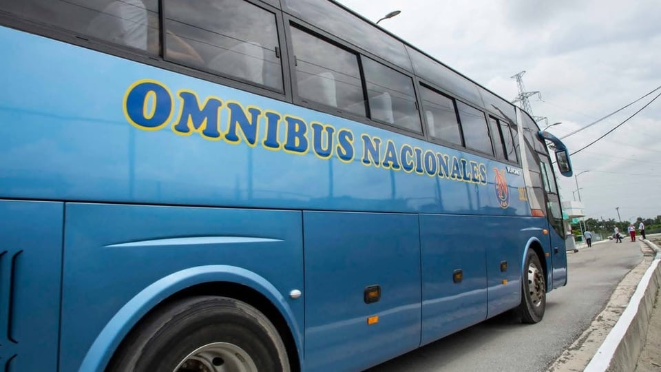 Las Tunas: Ómnibus Parados por Falta de Combustible