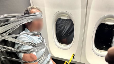 Pasajero Descontrolado Provoca Caos en Vuelo de American Airlines con Insultos Racistas y Homofóbicos