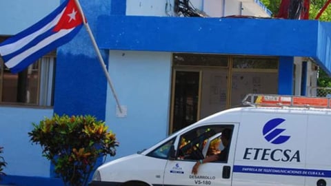 Cubanos Se Quejan de ETECSA: Pagan por Servicio Inutilizable