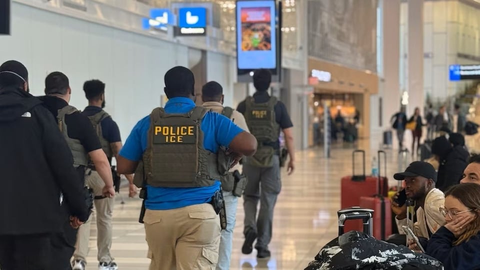 Empresario Trumpista Llora Por su Novia Inmigrante Detenida Por ICE