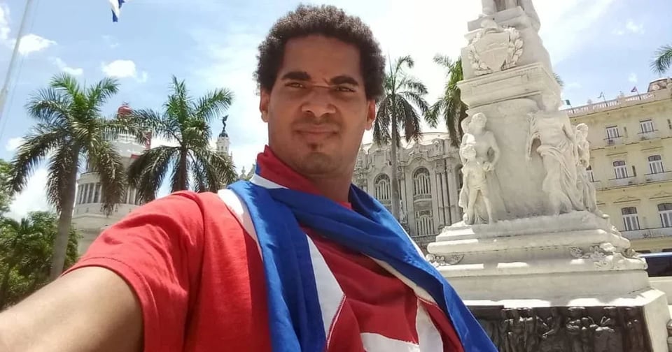 ¿Se nos va Otero Alcántara pa'l carajo o qué? ¡El artista pide pista pa' salir de Cuba!