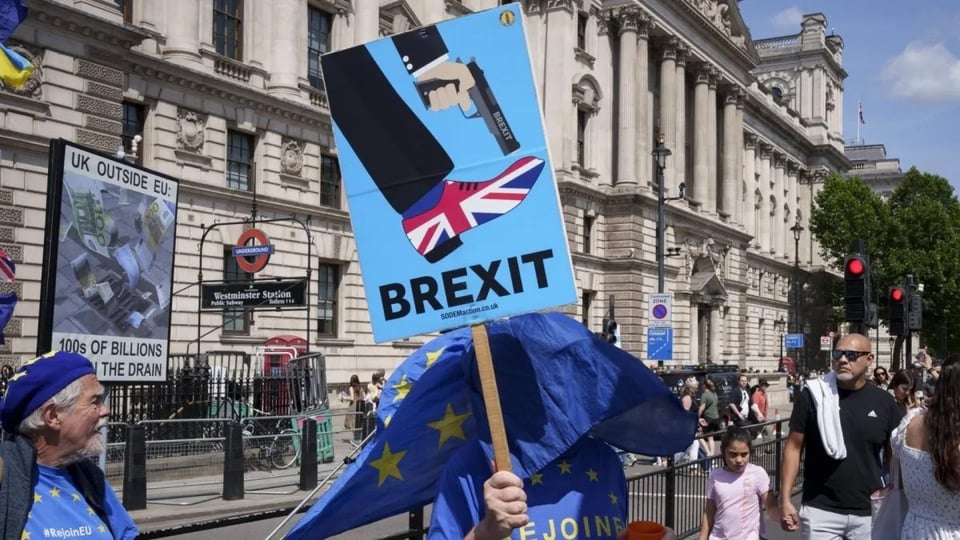 ¿Se arrepintieron los británicos del Brexit? ¡La gente pide volver a la UE!
