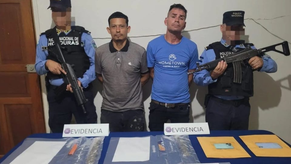 ¿Y tú supiste? Cubanos pillados en Cancún con droga pa' 'pegarse' y 'fumarse' uno
