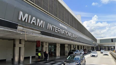 ¿Te quedaste sin chamba? Miami-Dade tiene pila de empleos pa' resolver en Doral y el aeropuerto