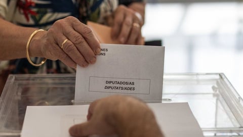 Miles de Cubanos en Vilo por Voto en España: ¿Nacionalidad o Censo?