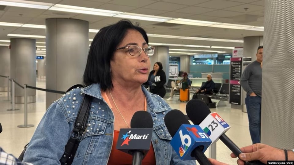 ¡Tremendo papelazo! ¿A esta Dama de Blanco no la dejaron entrar a su propio patio?