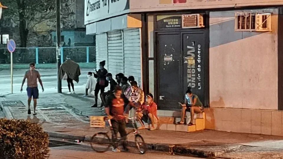 ¿Auyama o Bonche? Santiago de Cuba se ahoga en aceite caro y colas kilométricas