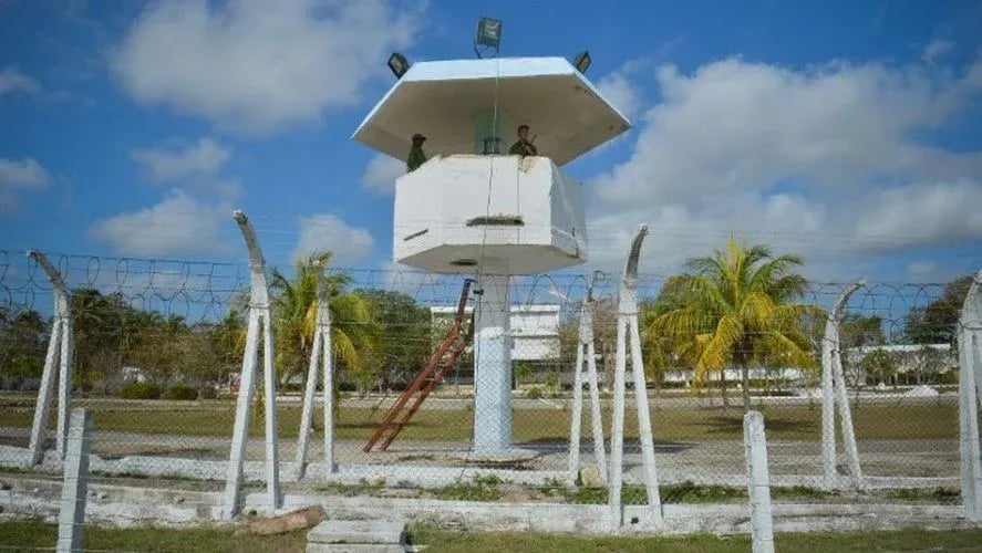¿Les quitan la Biblia a los presos? ¡En Camagüey se la ponen difícil a dos opositores!