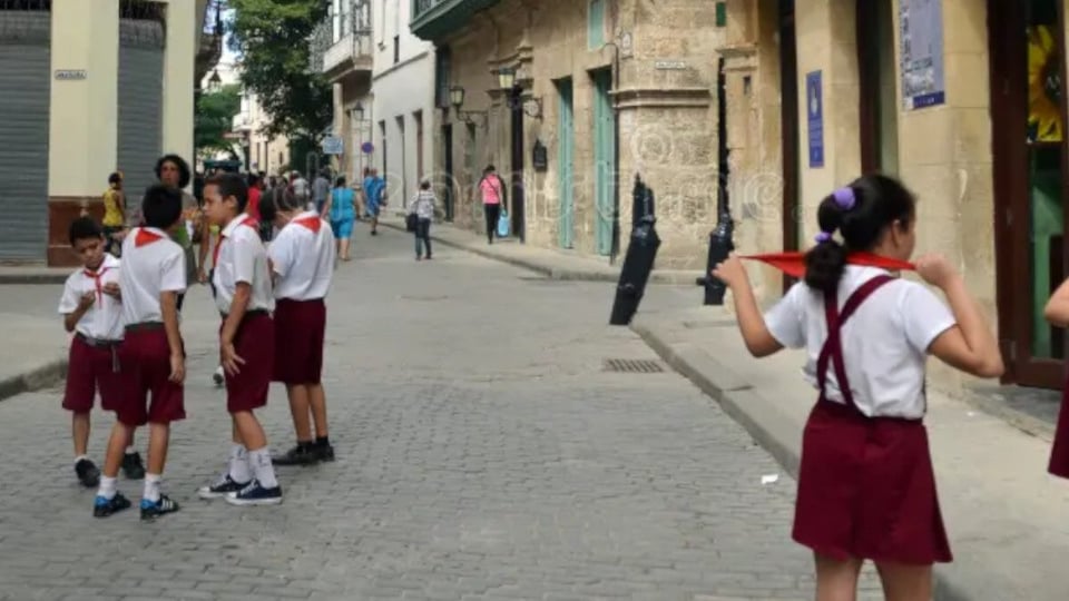Cuba Sufre Apagón Nacional: Clases Suspendidas en La Habana