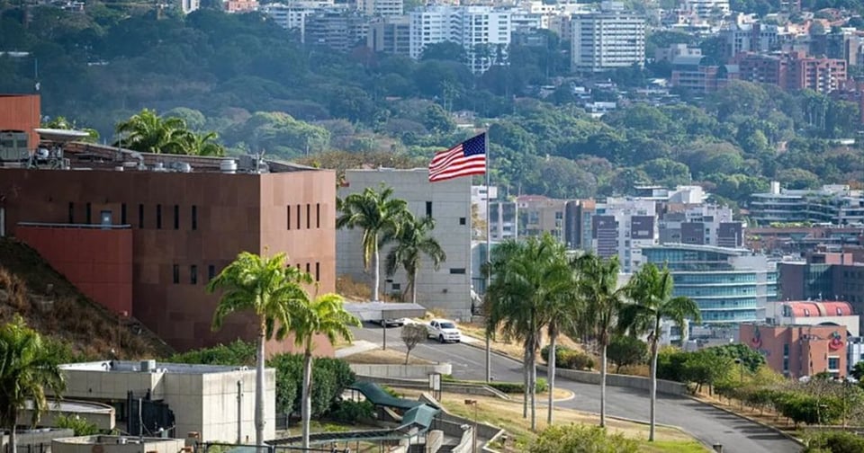 ¿Bandera yanqui de nuevo en el Malecón? ¡Se reabrió la embajada de EE.UU. en Caracas!