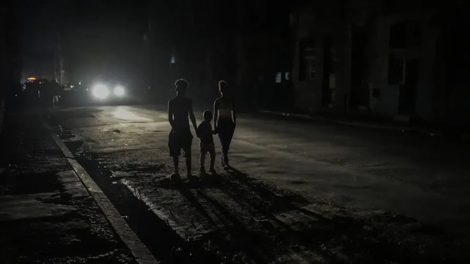 ¡Apagón al plato! ¿Hasta cuándo la candela nos va a comer los cables?