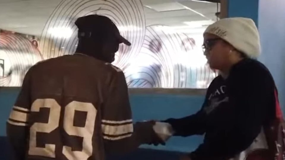 ¡Lara Crofts en la Habana: ¿Repartiendo sopa o destapando la olla de la verdad?!