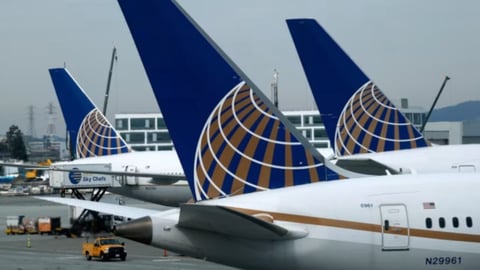 Pasajero Intenta Irrupción en Cabina Obliga Desvío de Vuelo de United Airlines