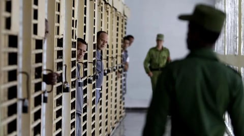 Cuba: Opositores enfrentan juicios y largas penas por críticas en redes sociales