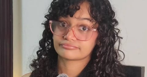 Joven activista cubana Anna Bensi desafía hostigamiento con nuevas críticas
