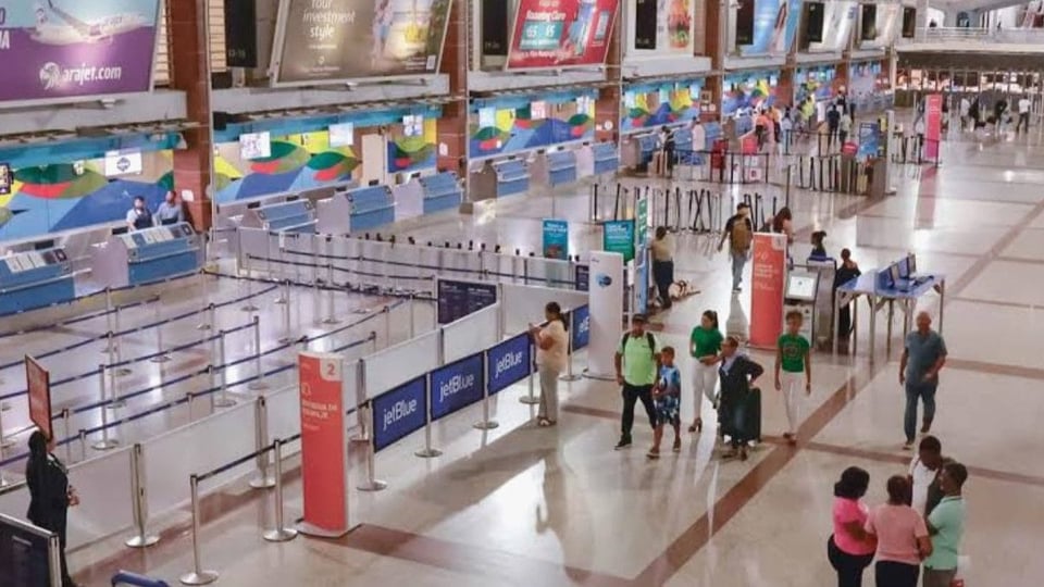 Tormenta Ernesto Cancela 25 Vuelos entre Dominicana y EE. UU.