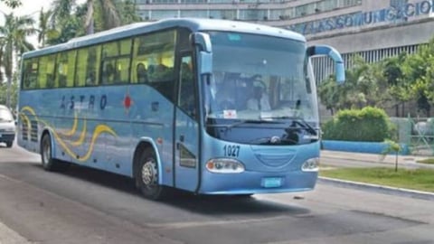 Cuba Frena Ómnibus Nacionales y Transporte Urbano por Crisis de Combustible